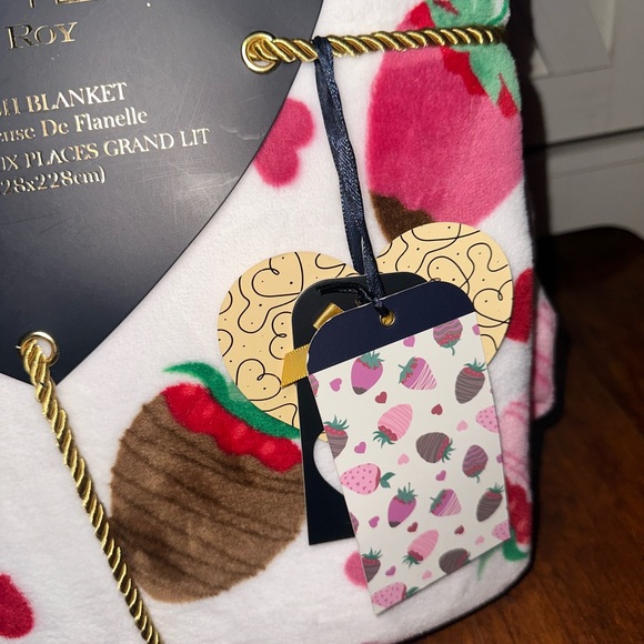 Rachel Roy Chocolate Covered Strawberry Queen Plush Blanket - Picture 3 of 4